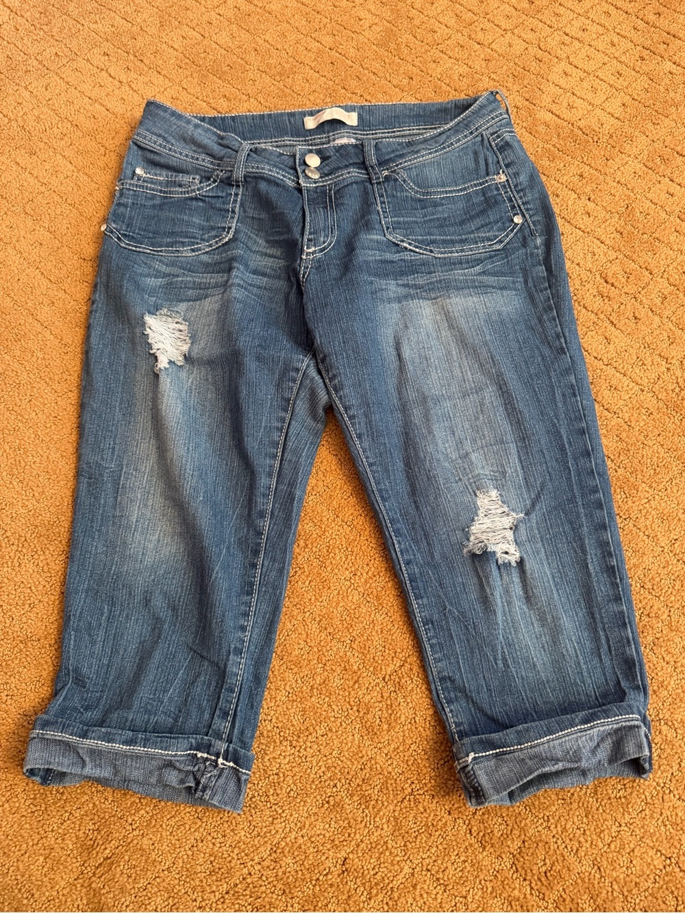 No Boundaries Dark Wash Mid Rise Double Button Capri Denim Women’s 13